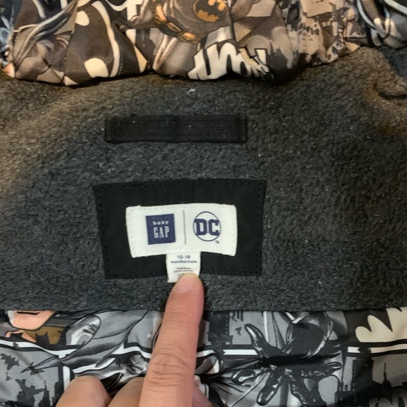 Baby Gap Batman down filled vest 12-18 months - Picture 3 of 3